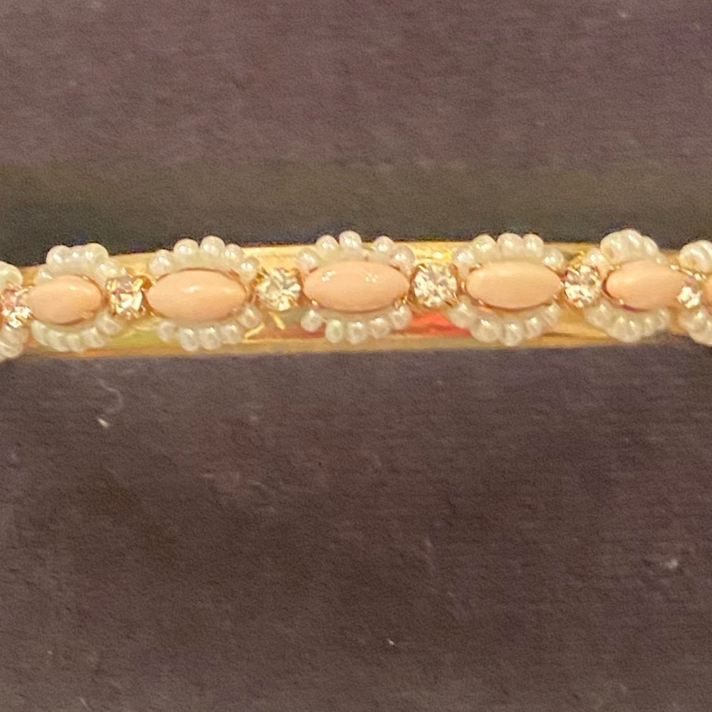 J crew gold tone brass bangle bracelet seed pearls, crystal & blush beads - Picture 3 of 5